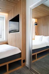 Radisson Blu, - 43