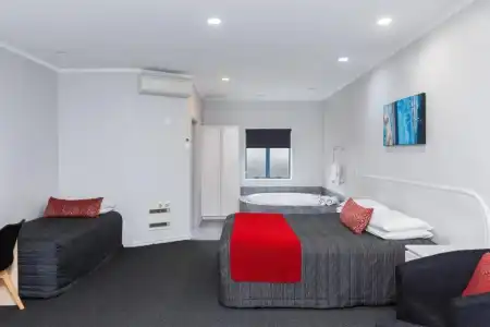Aubyn Court Spa Motel - 126