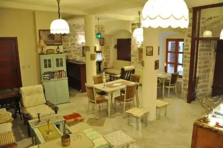 Old Town Youth Hostel - 20