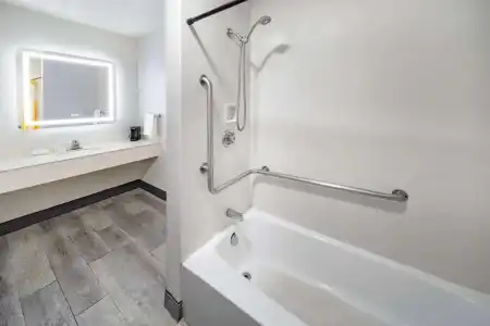 La Quinta Inn by Wyndham Laredo I-35 - 28