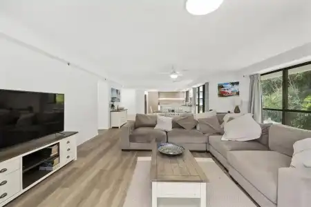 Gemini Court Holiday Apartments - 305
