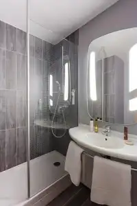 ibis Bourges - 38