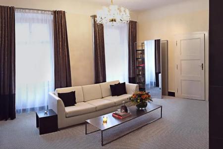 Old Town Square Residence by Emblem - 36