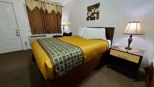 Motel West - 25