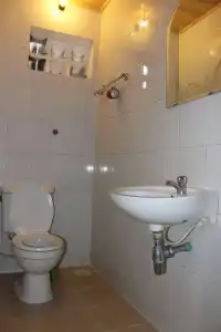 Lucky 2 Guesthouse - 9