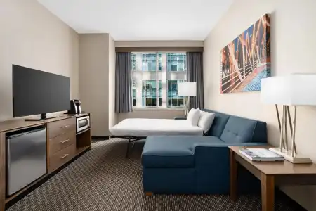 La Quinta Inn & Suites by Wyndham Chicago Downtown - 4