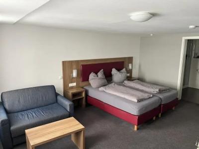 La Flamme Wertheim Garni - 2