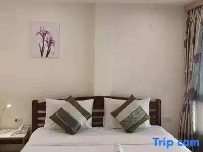 V Check Inn Sukhumvit 22 - 56