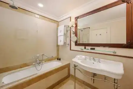 Grand Bristol Spa Resort, by R Collections - 9
