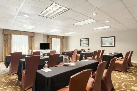 Hampton Inn Colchester - 13