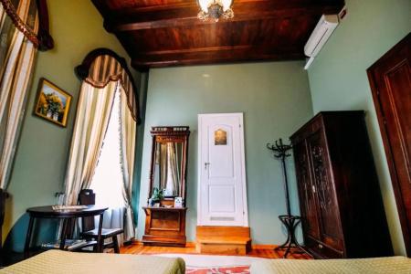 Antique House - 17