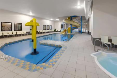 Super 8 by Wyndham Trois-Rivieres - 19