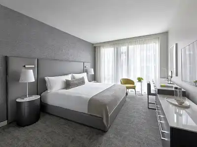 Smyth Tribeca - 75