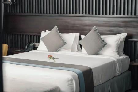 Giraffe Ocean View - 35