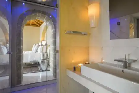 Moni Emvasis Luxury Suites - 7