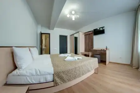 Dolyna Gir - 32