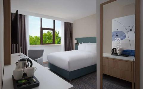 DoubleTree by Hilton - 42
