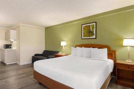 Baymont by Wyndham Daytona Beach/Intl Speedway - 25