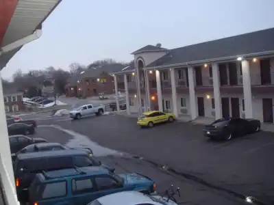 Townhouse Inn & Suites Omaha - 7