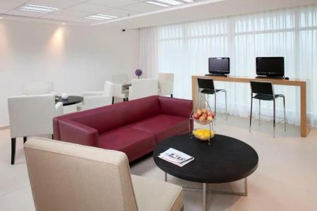 West All Suites - 14