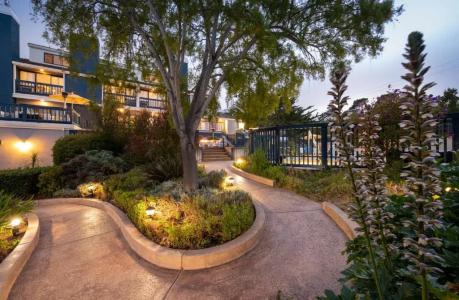 Mariposa Inn and Suites - 12