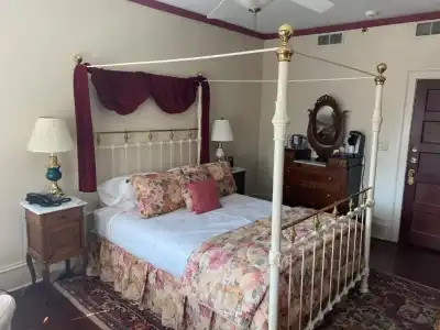Inn at 835 Boutique - 30