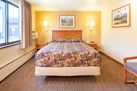 Rabbit Ears Motel - 13