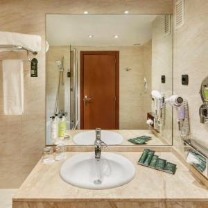 Sercotel Cornellà Barcelona - 38