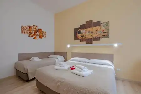 Damiani & Sister Guest House - 38