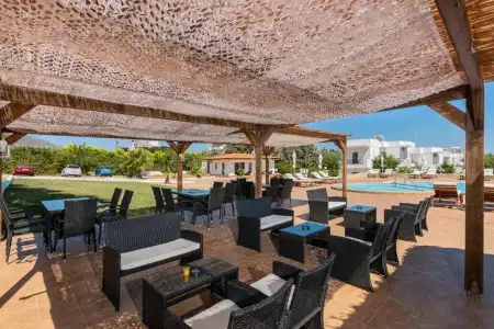 W Suites by Estia - 10