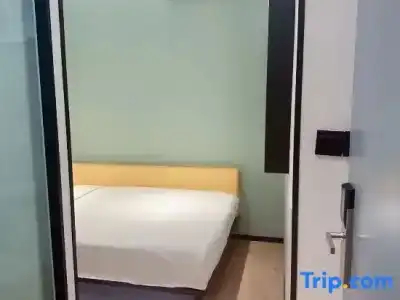 100 Inn (Shanghai Zhenping Road Subway Station) - 26