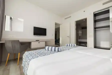 Romana Beach Apartments - 85