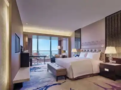 Hilton - 84