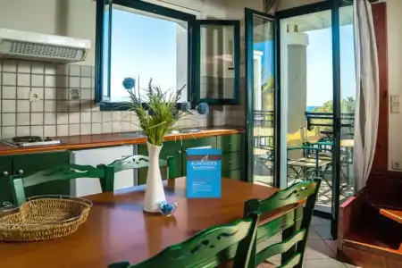 Rhoe Seaside Apartments - 12