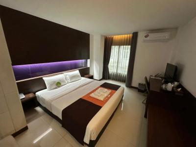 Collection O The Bangkok Airport Link Suite - 11
