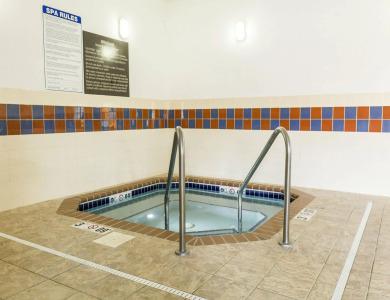 Hampton Inn Bismarck - 21