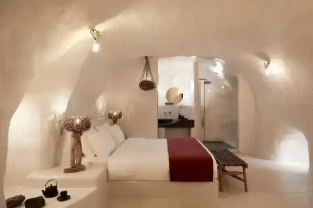 White Pearl Cavalieri - Adults Only - 176