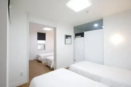 Ekonomy Haeundae Guesthouse - 136