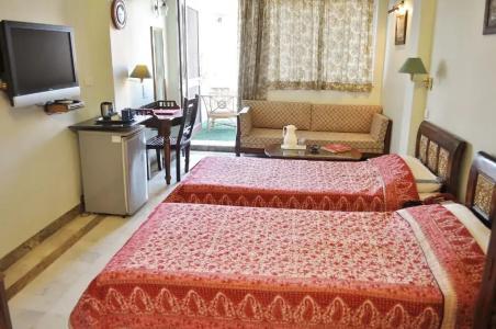 Arya Niwas - 135