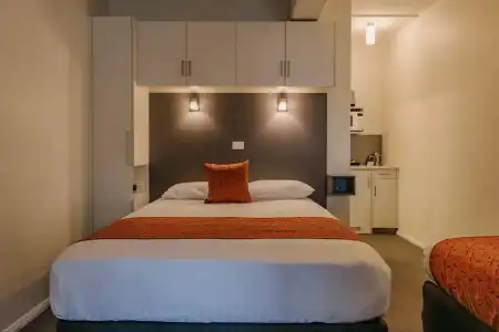 429 Apartments and Suites - 25