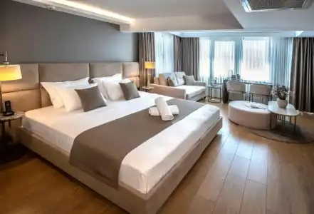 Valente Suites & - 15