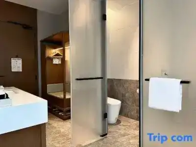 Hilton Garden Inn West Lake - 24