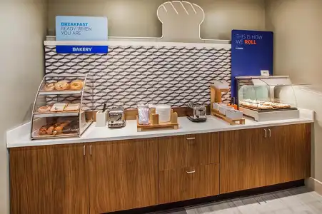 Holiday Inn Express & Suites Des Moines Downtown by IHG - 43