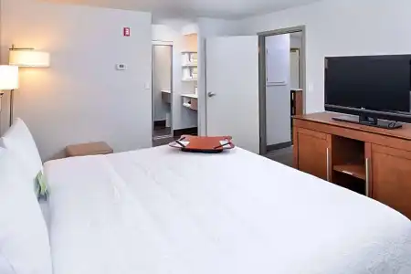 Hampton Inn & Suites By Hilton Calgary- University Northwest - 92