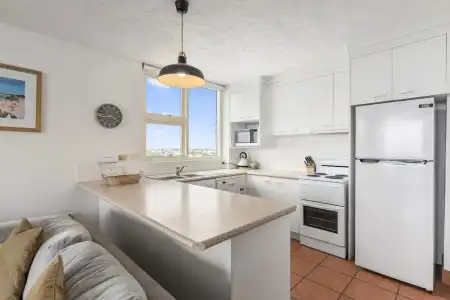 84 The Spit Holiday Apartments - 250