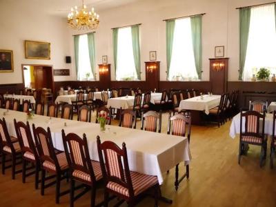 & Restaurant Lindengarten - 15