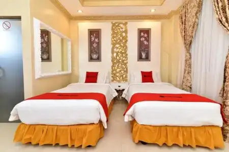 RedDoorz Plus near Discovery Shopping Mall Bali - 5