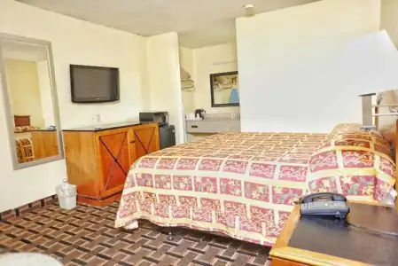 Econo Lodge - 14