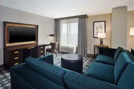 DoubleTree by Hilton - 67