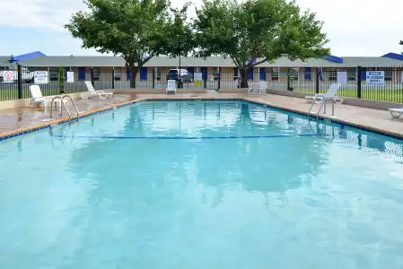 Americas Best Value Inn Lubbock E - 13